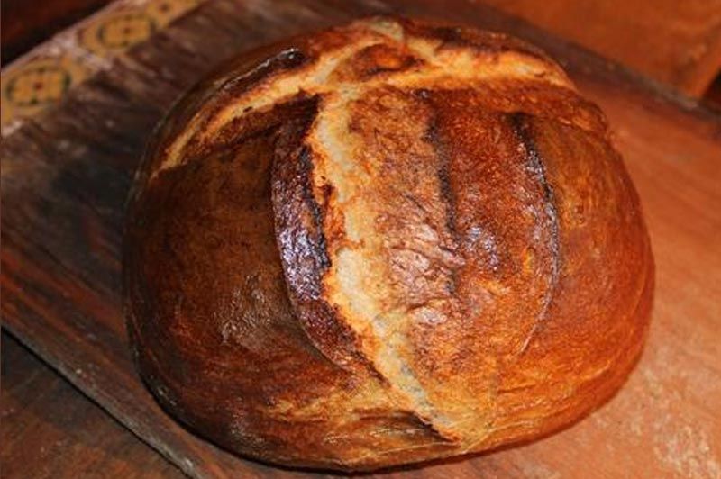 Frisches Holzofenbrot